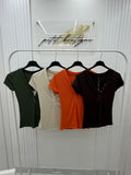 T-SHIRT SCOLLO A V CON BOTTONCINI
